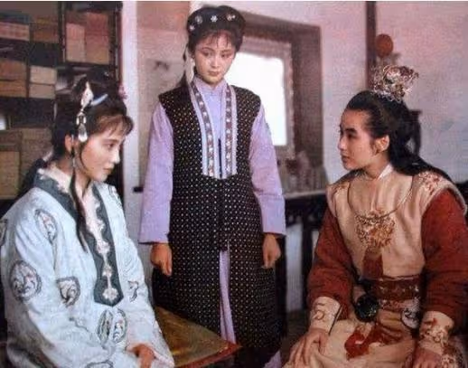 陳紅:我氣質高貴演不了丫鬟,看她演的紫鵑,出場就搶了女主風頭