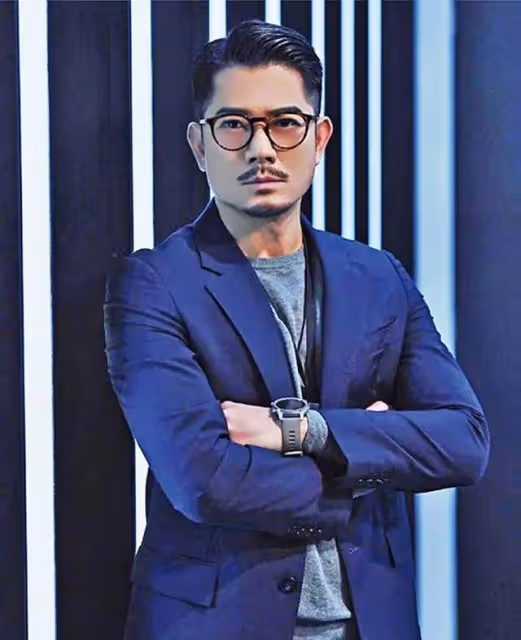 首次挑戰演丑角！56歲郭富城新戲變身齙牙賊，鬧市上演槍戰惹注目