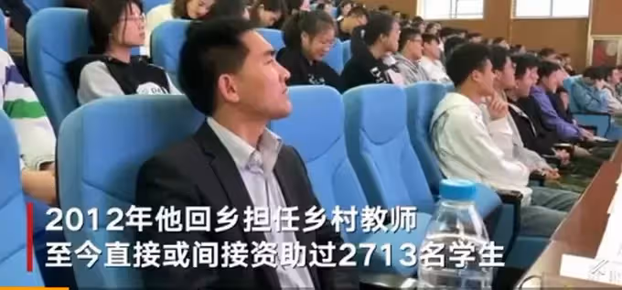 不願被同情！孝子「背瘋母上大學」拒絕240萬高薪　回鄉支教「騎壞8輛摩托車」喚醒全縣希望