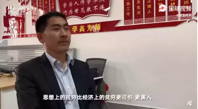 不願被同情！孝子「背瘋母上大學」拒絕240萬高薪　回鄉支教「騎壞8輛摩托車」喚醒全縣希望