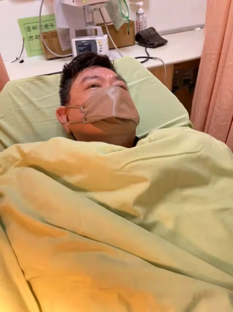 怕死在家中無人知！60歲「偶像教父」患癌急售豪宅，搬進酒店養老