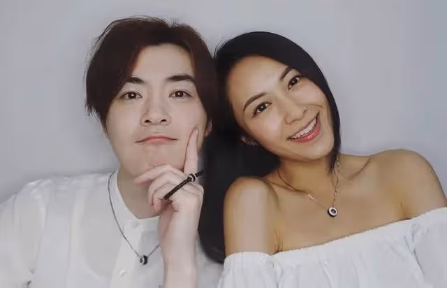 恭喜!著名港星單身3年疑似新戀情曝光,女友靚模出道身材豐滿