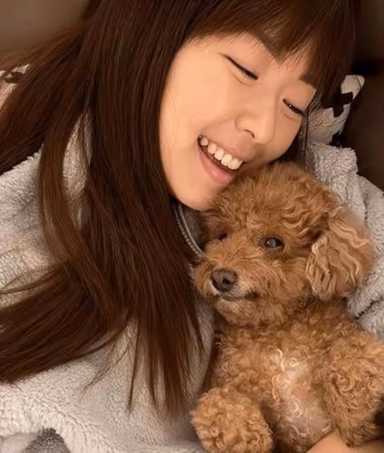 恭喜!著名港星單身3年疑似新戀情曝光,女友靚模出道身材豐滿