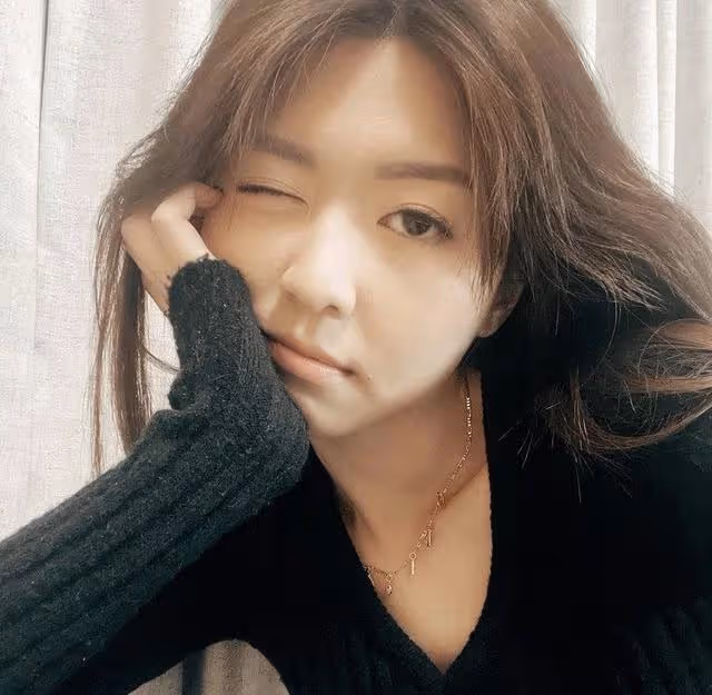 恭喜!著名港星單身3年疑似新戀情曝光,女友靚模出道身材豐滿