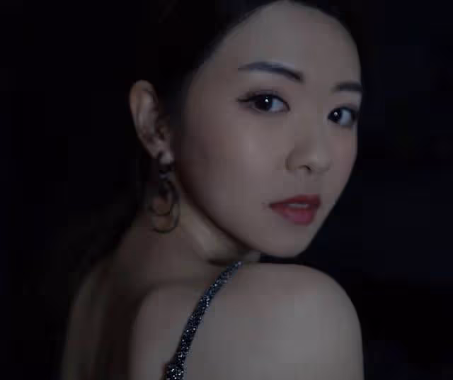 恭喜!著名港星單身3年疑似新戀情曝光,女友靚模出道身材豐滿