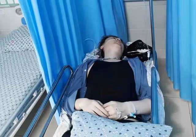 恭喜!著名港星單身3年疑似新戀情曝光,女友靚模出道身材豐滿