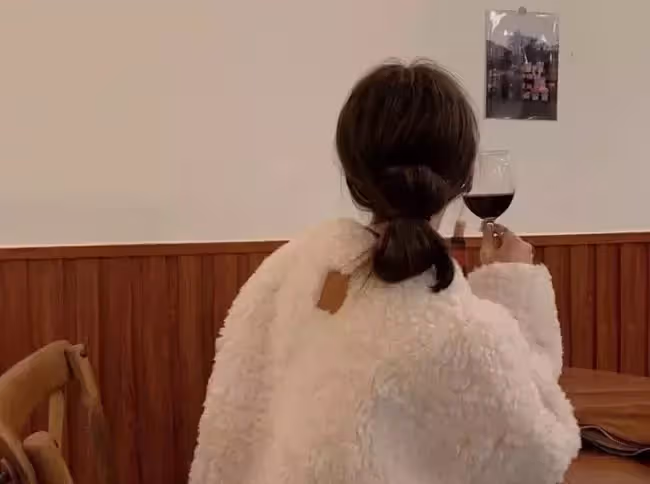 聽說我要再婚,大姑姐讓我送她套房給她兒子當婚房,否則她不同意