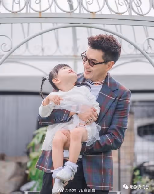 又有喜事?TVB視帝老婆肚凸凸疑似再懷孕