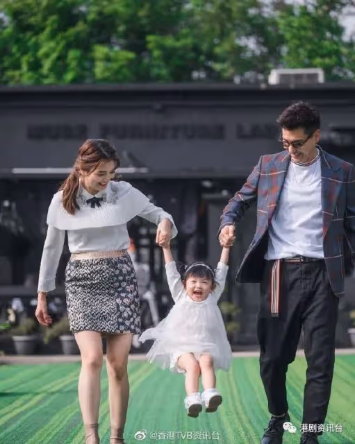 又有喜事?TVB視帝老婆肚凸凸疑似再懷孕