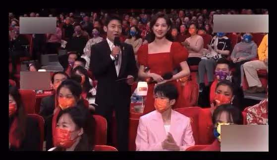 虎年春晚台下明星:王源吉克雋逸擠一把椅子,陳寶國隔口罩摳鼻子