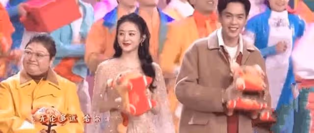 春晚模範家屬在幹嘛?張傑開席,唐藝昕曬照,李小萌為丈夫打call