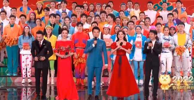 春晚口紅色號又火了!李思思美上熱搜,劉濤變港風美人,新人亮眼