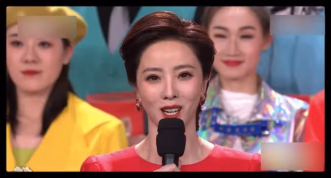 春晚口紅色號又火了!李思思美上熱搜,劉濤變港風美人,新人亮眼