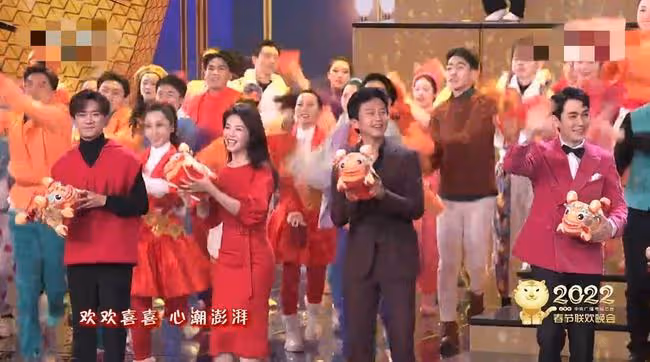 春晚口紅色號又火了!李思思美上熱搜,劉濤變港風美人,新人亮眼