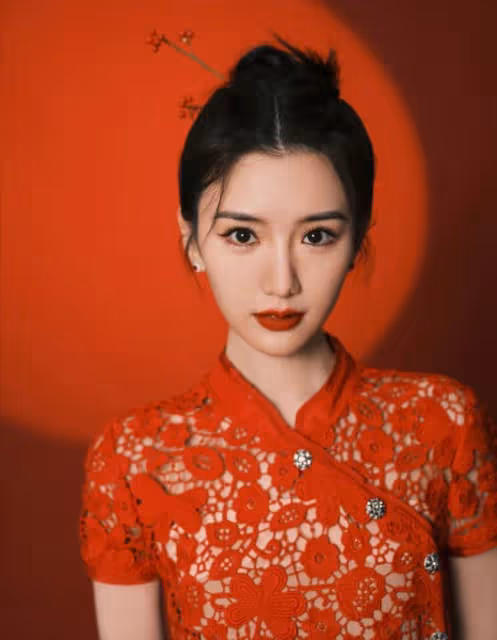 春晚口紅色號又火了!李思思美上熱搜,劉濤變港風美人,新人亮眼