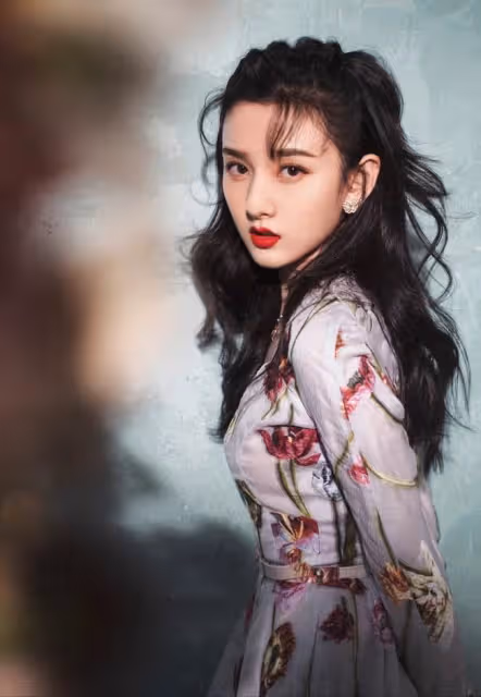 春晚口紅色號又火了!李思思美上熱搜,劉濤變港風美人,新人亮眼