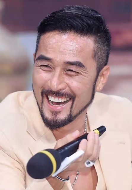 吉人天相！59歲資深男星發生嚴重車禍入院，傷勢惡化緊急開刀手術