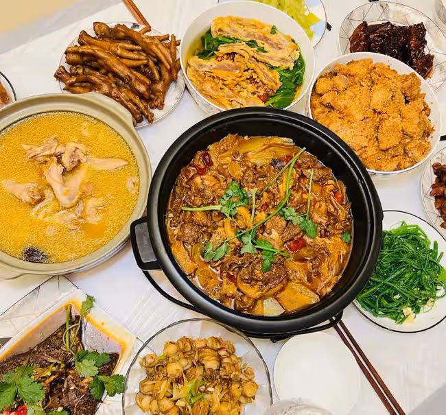 明星年夜飯吃什麼?肖戰親自下廚,李玉剛用盆裝菜,馮鞏海鮮拼盤