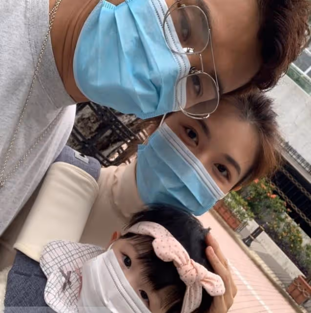 好溫馨！TVB人氣視帝趁放假攜妻女去遊玩迪士尼：廿四孝好男人！