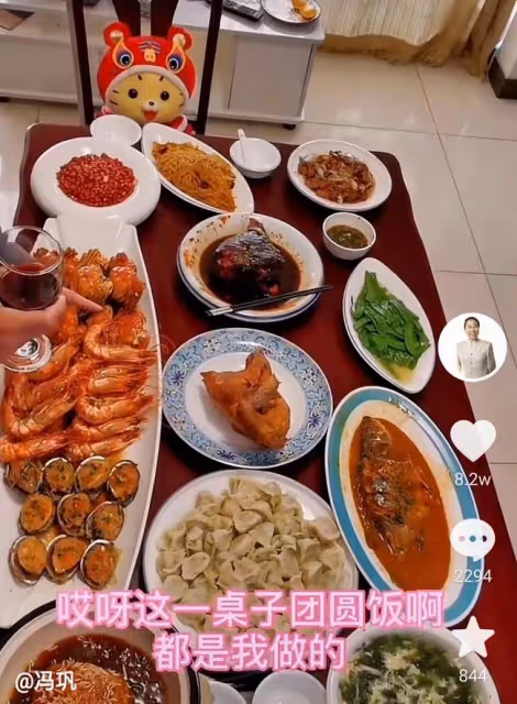 明星年夜飯吃什麼?肖戰親自下廚,李玉剛用盆裝菜,馮鞏海鮮拼盤