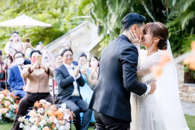 結婚一年補辦婚宴，TVB小生當場拒絕與太太「拍住上」：避免衝突