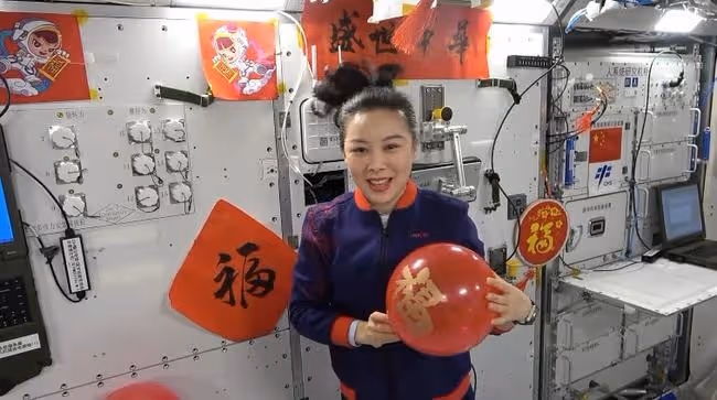 首次亮相央視春晚，她被「漂亮」刷屏