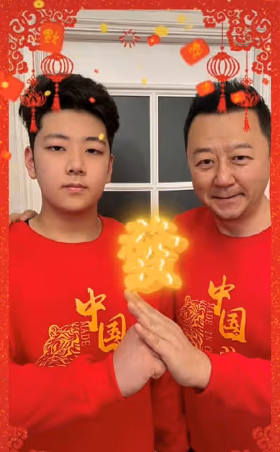 郭濤攜兒女豪宅內慶新年!石頭高大壯實超過爸,一家三口如複製