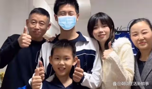 孫海洋攜全家給大家拜年，孫悅出口成章，孫海洋巧妙化解尷尬