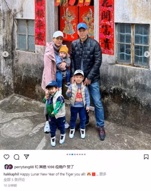 胡杏兒一家回農村過年,不嫌棄簡陋環境,老公包攬農活長子挑扁擔