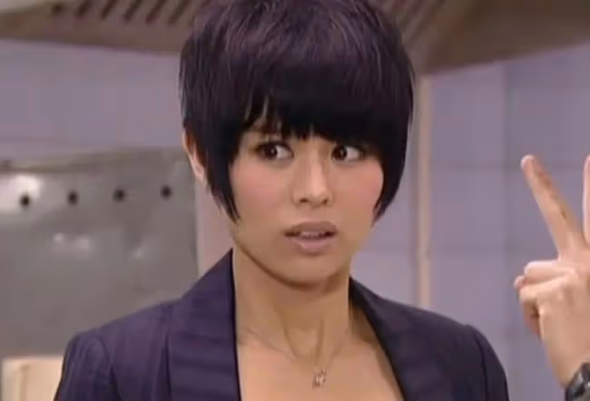 胡杏兒一家回農村過年,不嫌棄簡陋環境,老公包攬農活長子挑扁擔