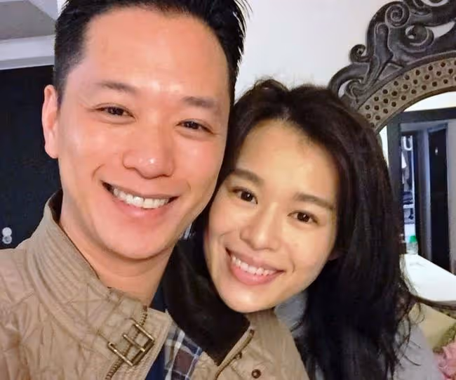胡杏兒一家回農村過年,不嫌棄簡陋環境,老公包攬農活長子挑扁擔