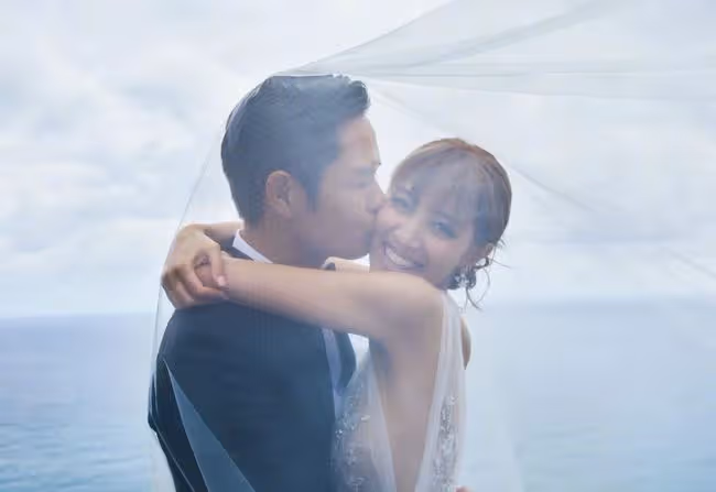 鄭嘉穎一家豪宅慶新年,父子三人穿唐裝很帥氣,小22歲嬌妻秀身材