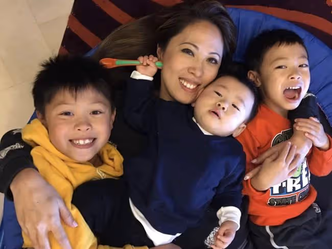 知名歌手抗癌成功迎首個新年,精神奕奕狀態好,一家五口其樂融融