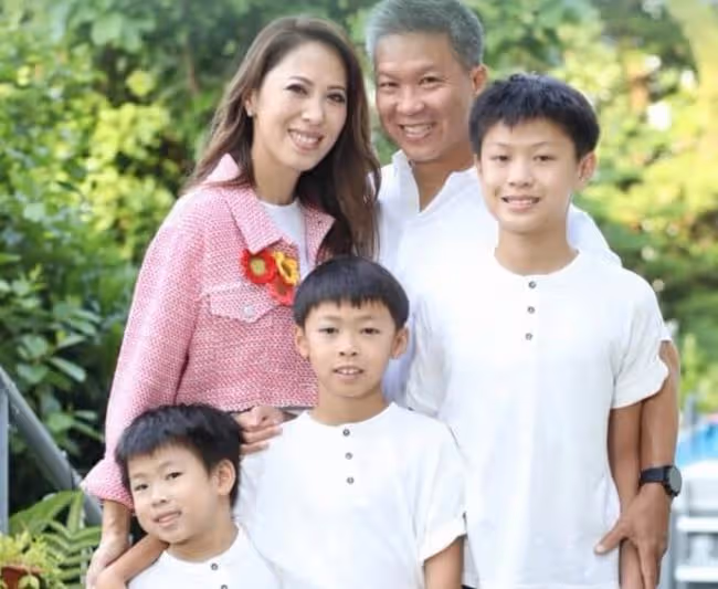 知名歌手抗癌成功迎首個新年,精神奕奕狀態好,一家五口其樂融融
