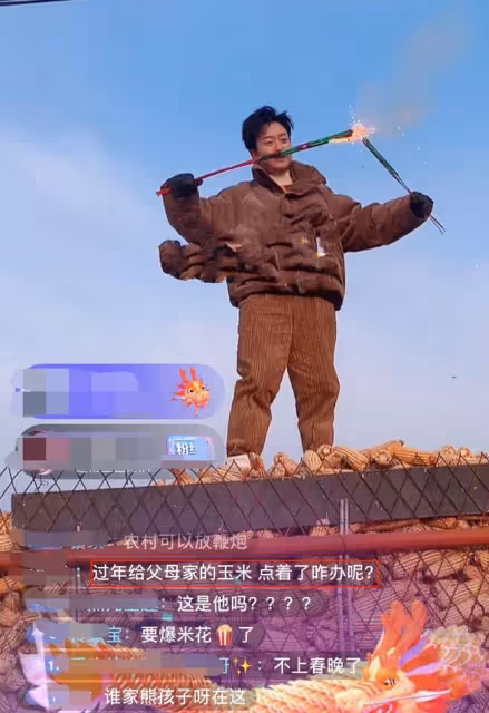 李玉剛回老家過年,頭髮凌亂打扮接地氣,電線桿下放煙花被批危險