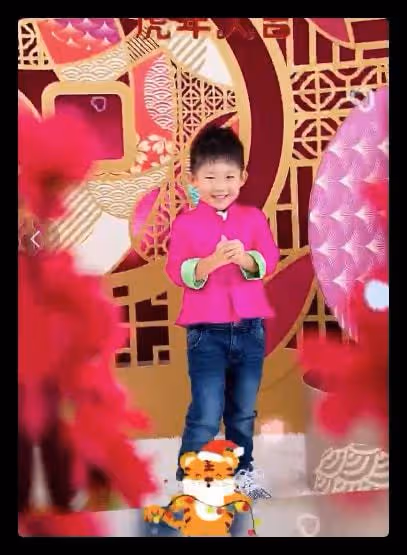 70歲洪金寶近照曝光,抱倆孫子合影白髮蒼蒼,全家福不見高麗虹