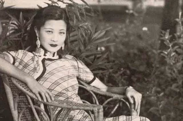她曾紅透中國半邊天,25歲含恨自殺,30萬人送葬,葬禮上7人殉情