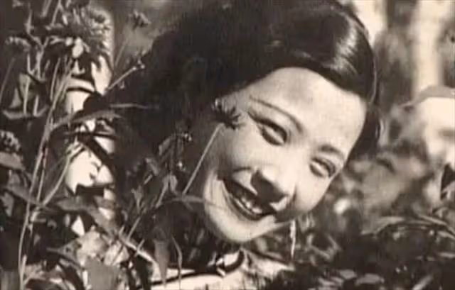她曾紅透中國半邊天，25歲含恨自殺，30萬人送葬，葬禮上7人殉情