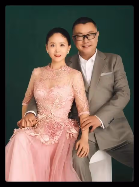 尹相傑妻子慶結婚一周年,公開唯美婚紗照,連換4套禮服身姿婀娜