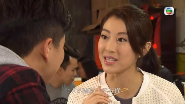 恭喜！TVB人氣女星疑被求婚成功，港媒曝與圈外中年大叔已秘戀3年