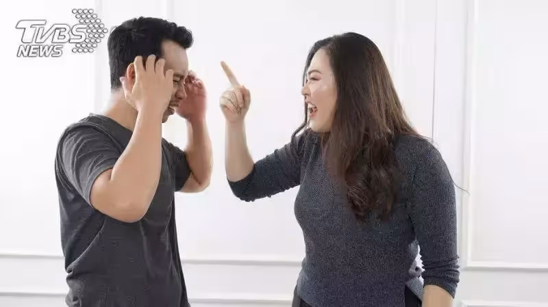 遇到8點檔惡婆婆!女嫁夫家1年「遭狂罵來爭產的」懷胎6月崩潰 撞見尪「偷轉走名下財產」絕情回應引眾怒