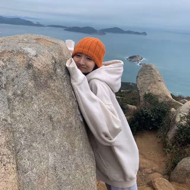 柏安妮與女兒慶新年,息影29年轉行做心理學家,18歲愛女甜美可人