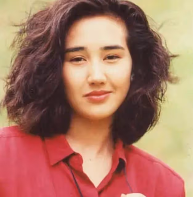 柏安妮與女兒慶新年,息影29年轉行做心理學家,18歲愛女甜美可人
