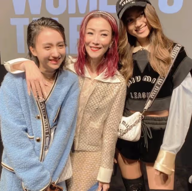 柏安妮與女兒慶新年,息影29年轉行做心理學家,18歲愛女甜美可人