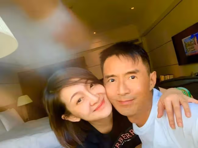 香港小虎隊男星悲痛報喪！83歲癌母不幸病逝，遺憾未能見最後一面