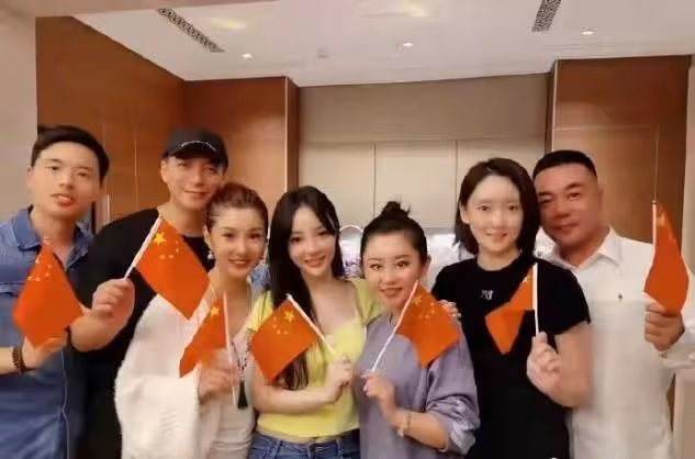 李小璐好事將近，神秘帥氣男子到家為其慶生，兩人關係不一般！
