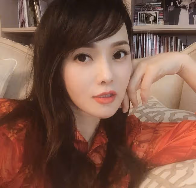 伊能靜初二發文思念娘家!移居上海後與母親分離,曬豪宅精緻喜慶