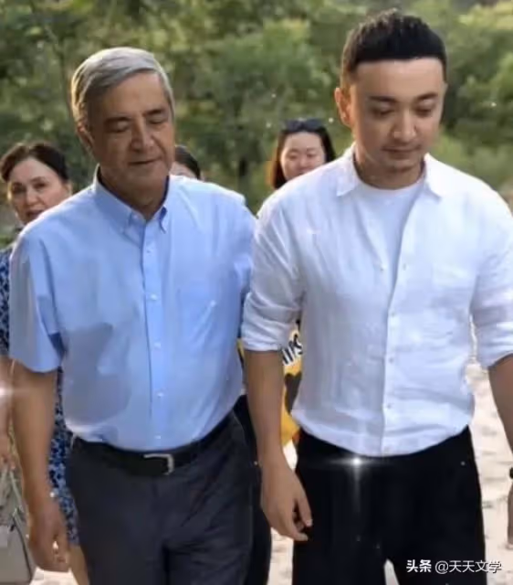 尼格買提幼時被父親鍛鍊,故意讓他走丟,高中時讓他去酒店端盤子