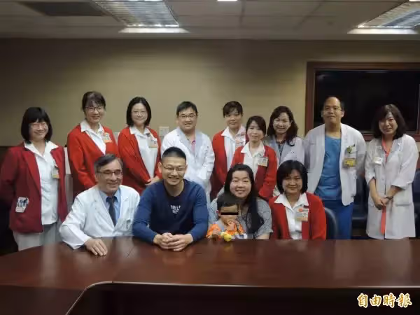「憑感應認出」器捐少年父母!受贈者「代盡孝道9年」:早當親生父母 乾媽過世後「仍帶妻小悼念感恩」