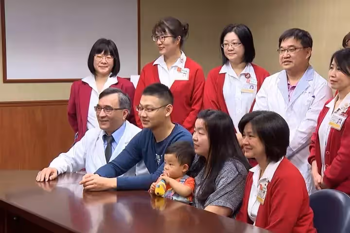 「憑感應認出」器捐少年父母!受贈者「代盡孝道9年」:早當親生父母 乾媽過世後「仍帶妻小悼念感恩」